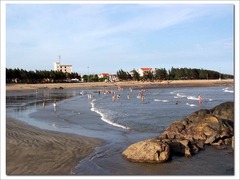 黑沙海滩图片