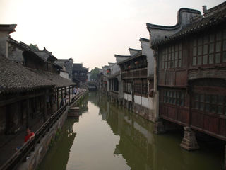 沿河的民宿