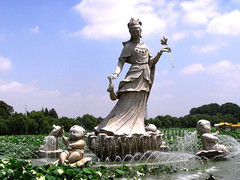 玄武湖公园02莲花广场莲花仙子