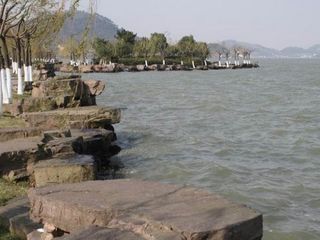 美丽的湖岸