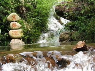 琴湖飞瀑