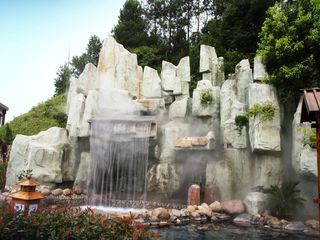 瀑布池