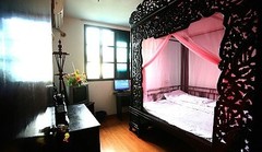 雕花大床